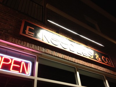 E Noodles Sign